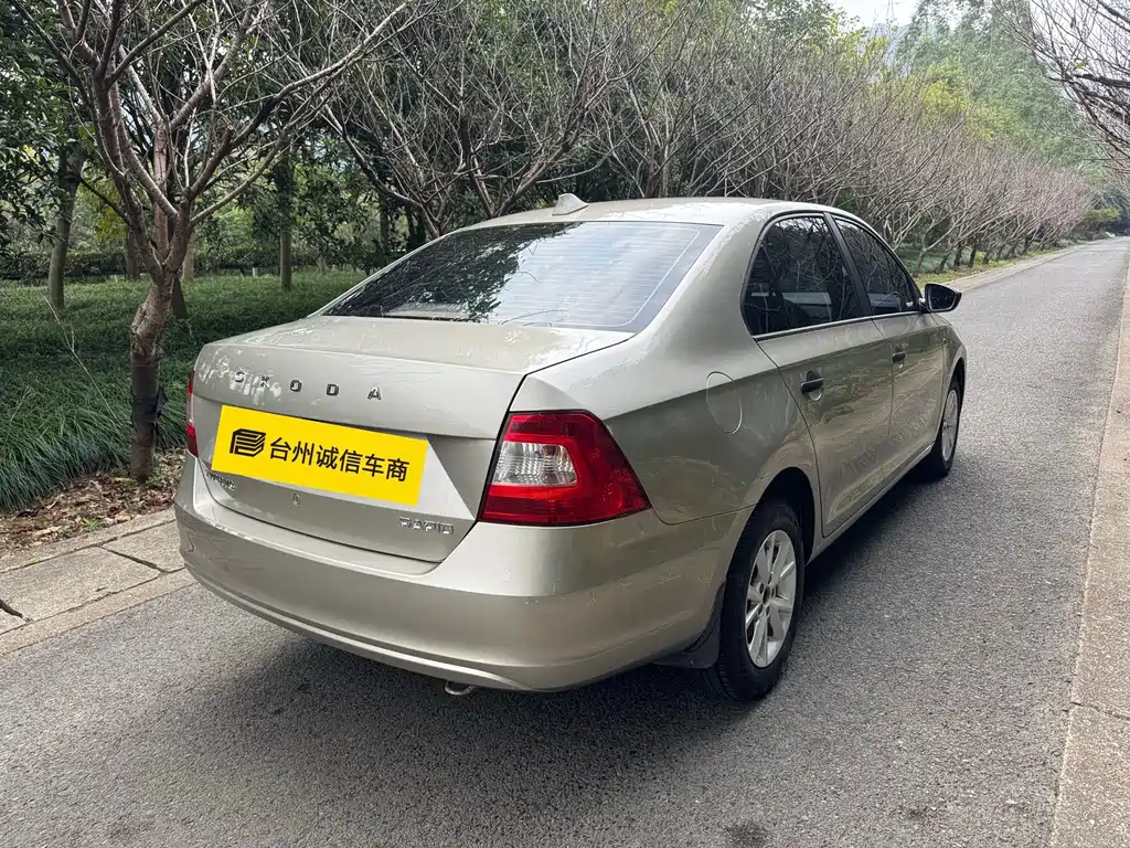 Skoda Rapid — миниатюра 4