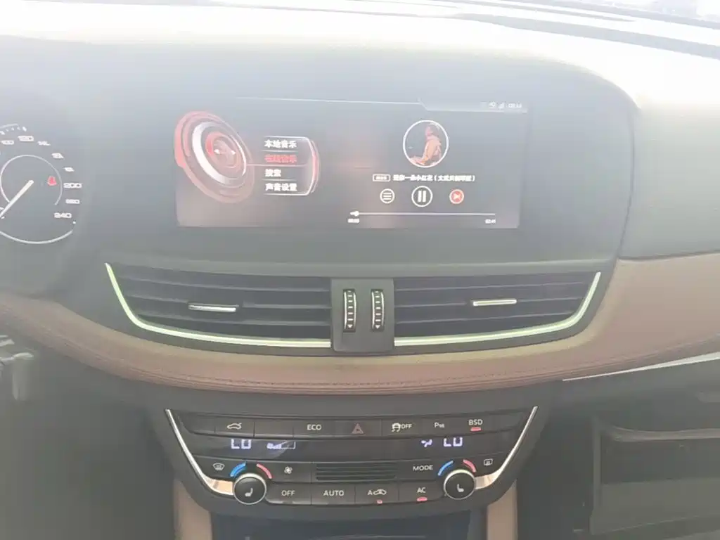 Borgward BX7 — миниатюра 18
