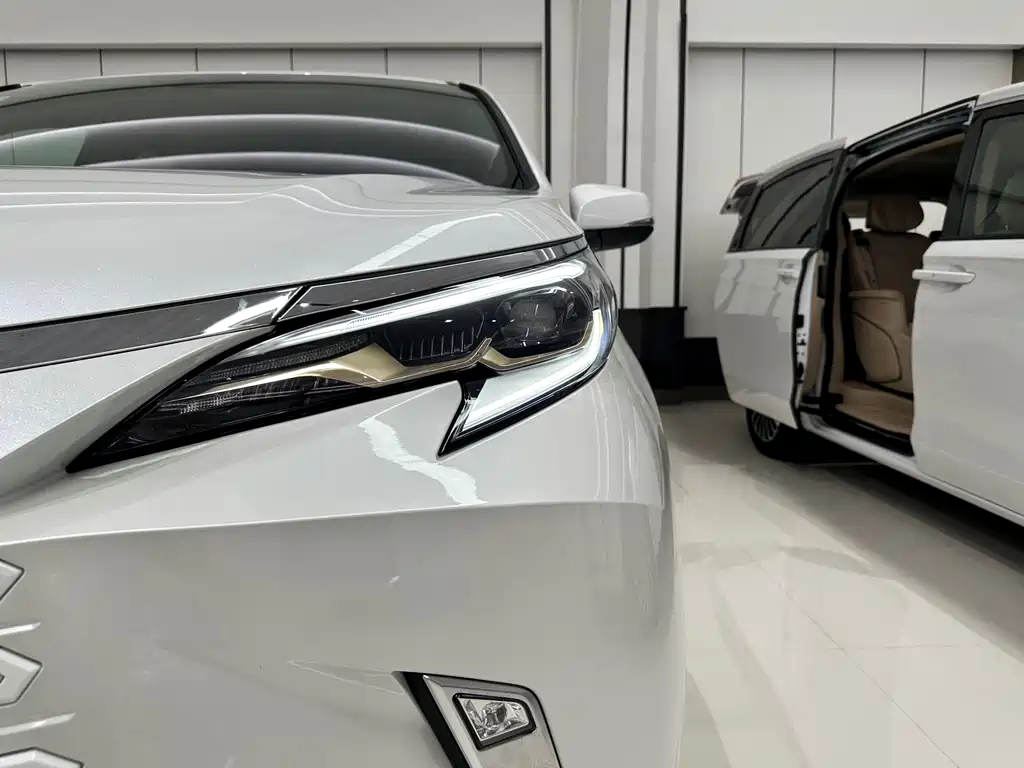 Toyota Granvia — миниатюра 29