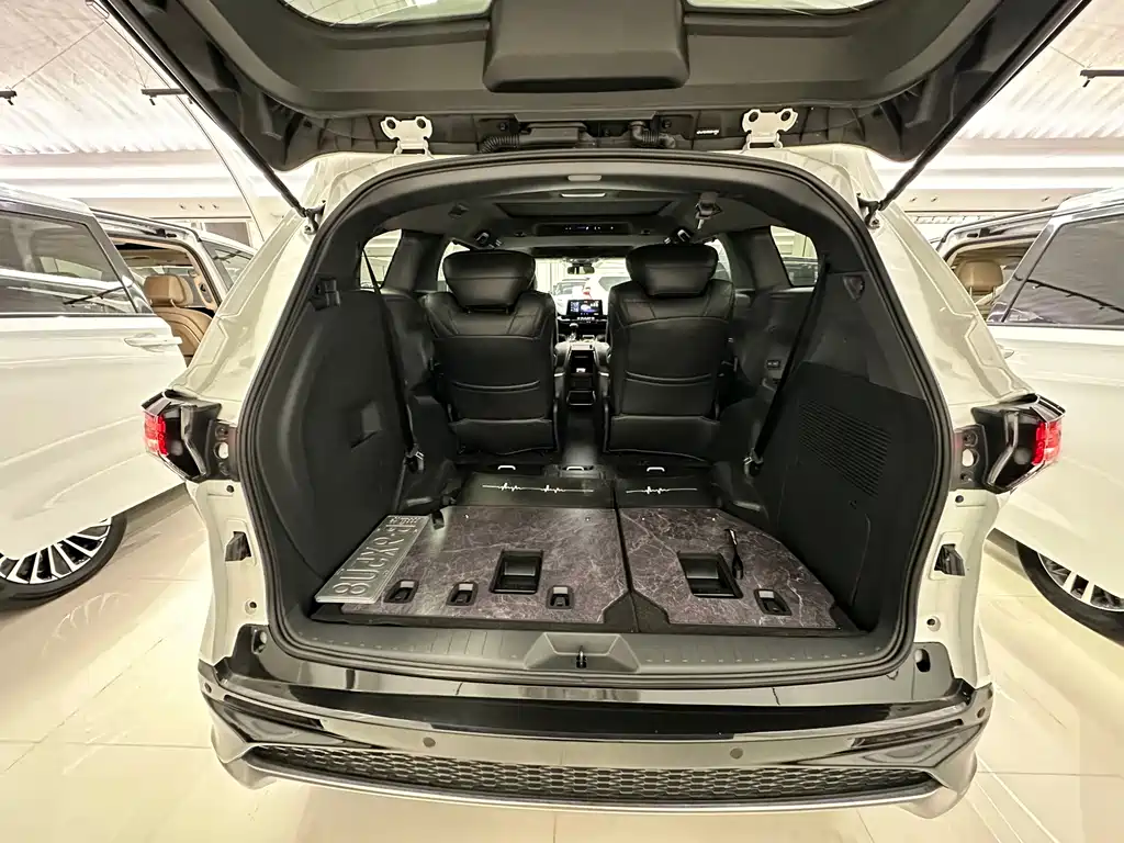 Toyota Granvia — миниатюра 24
