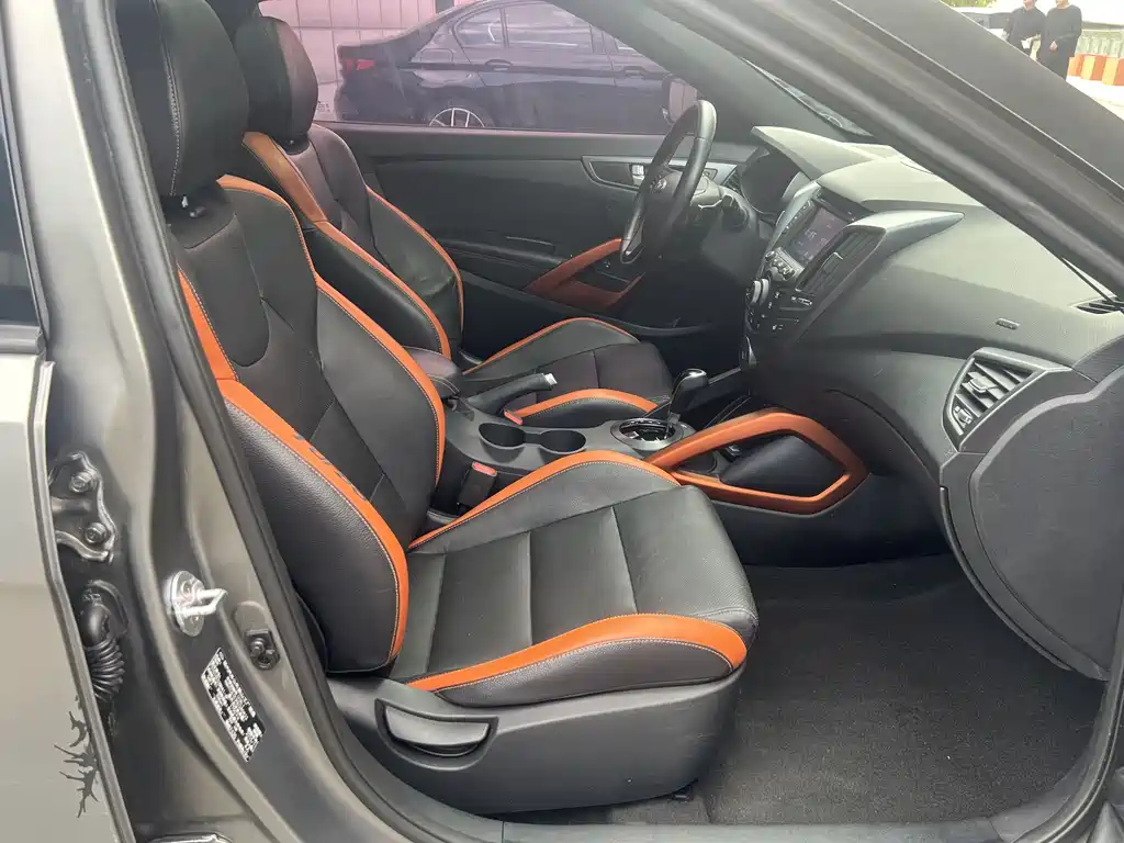 Hyundai Veloster 2015 1.6T AT Luxury