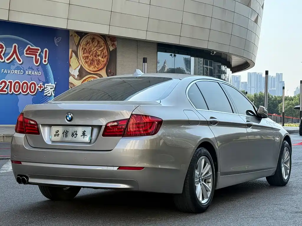 BMW 5 Series — миниатюра 6