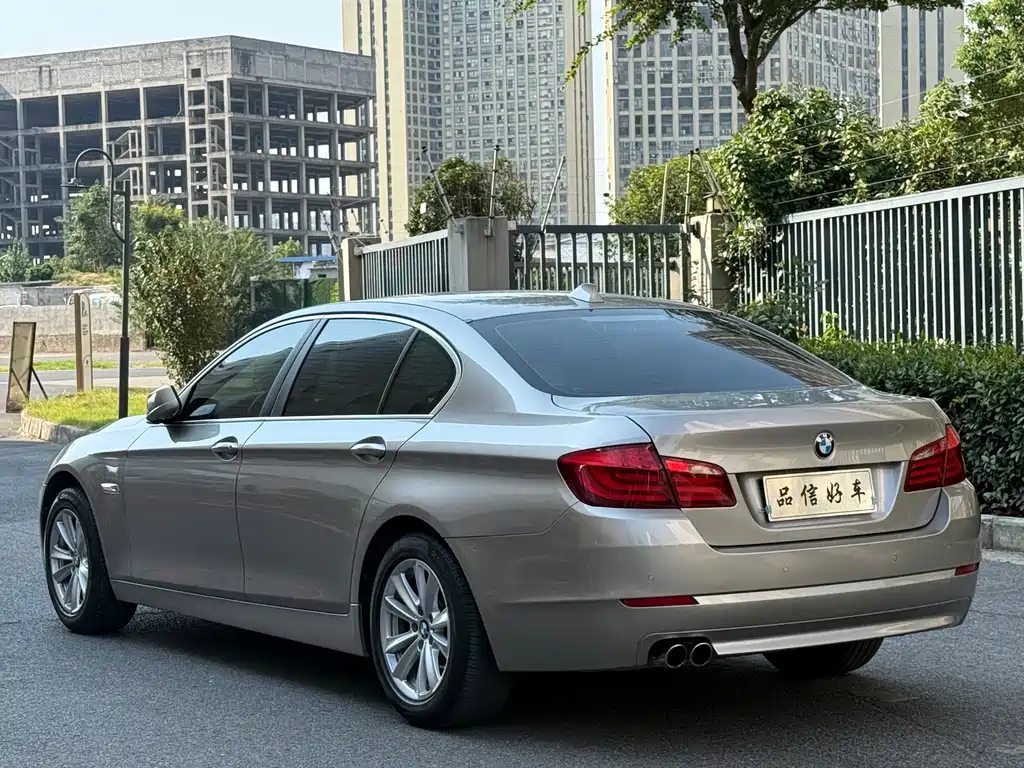 BMW 5 Series — миниатюра 4