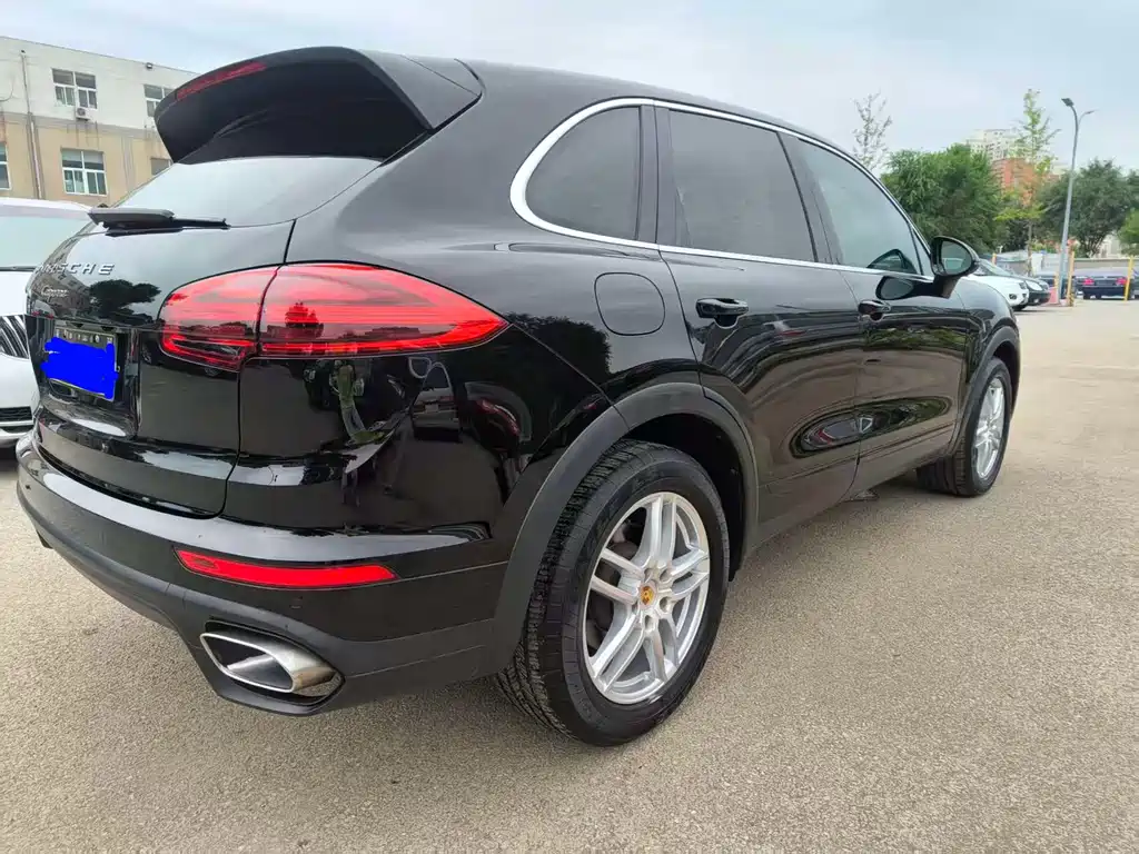 Porsche Cayenne — миниатюра 4