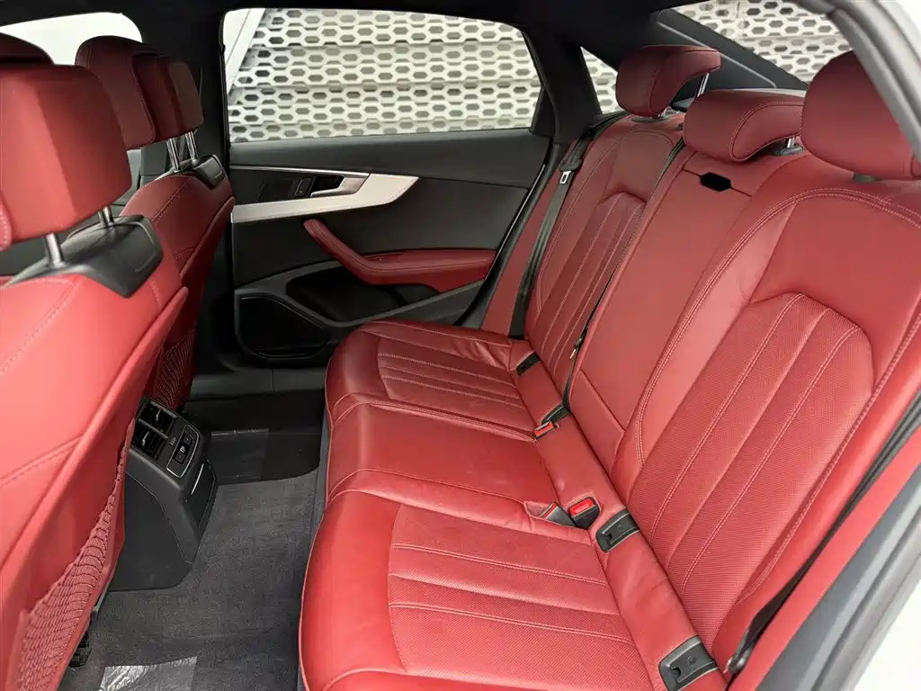Audi A4L 2023 40 TFSI Luxury