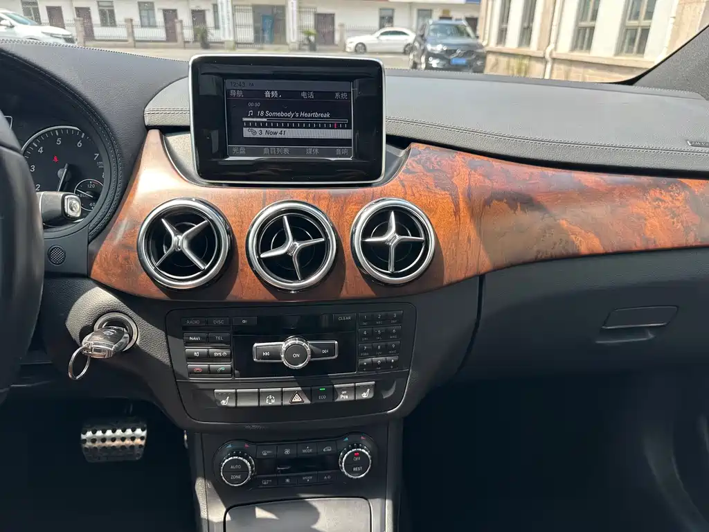 Mercedes-Benz B-Class — миниатюра 11