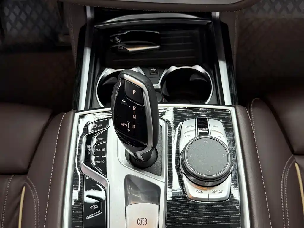 BMW 7 Series — миниатюра 9