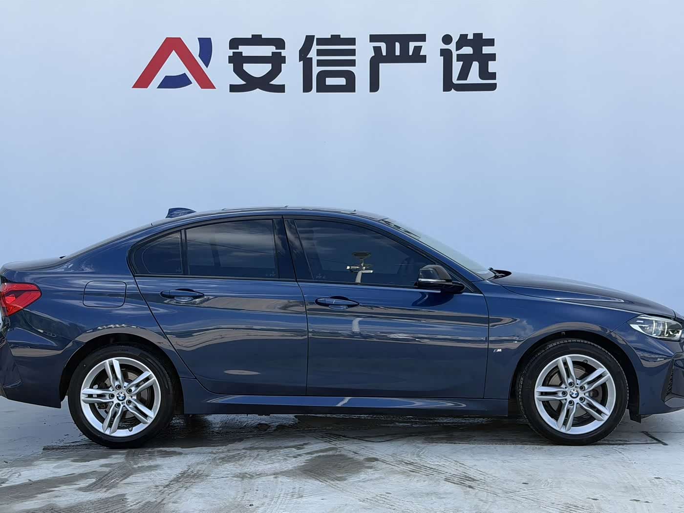 BMW 1 Series 1.5 л 2022 г. Голубой, пробег 37000 км