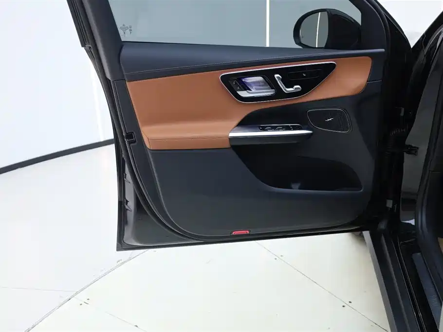 Mercedes-Benz GLC 2025 GLC 260 L 4MATIC