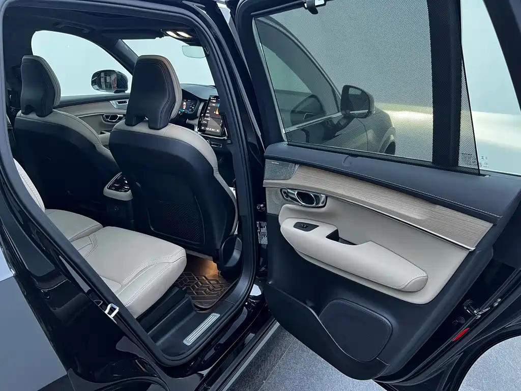 Volvo XC90 PHEV — миниатюра 16