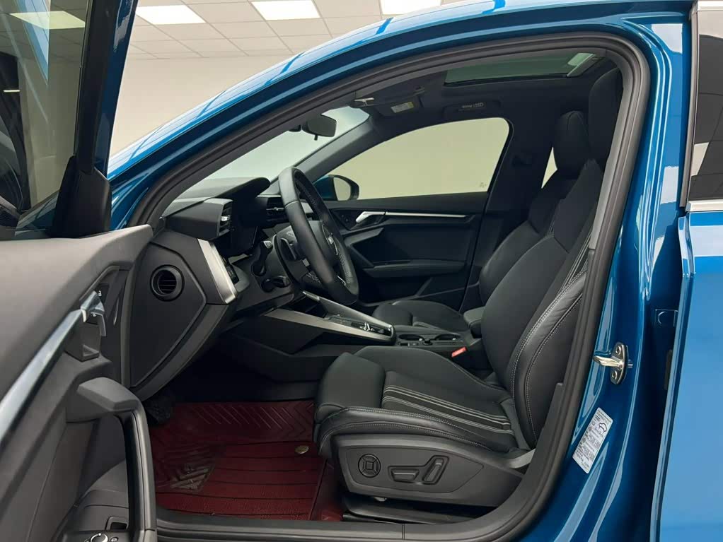 Audi A3 1.4 л 2022 г. Голубой, пробег 33000 км
