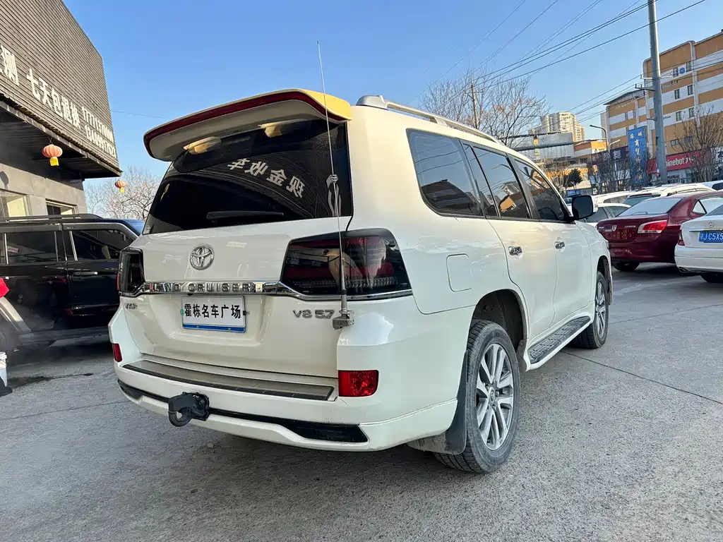Toyota Land Cruiser 2011 5.7L AT