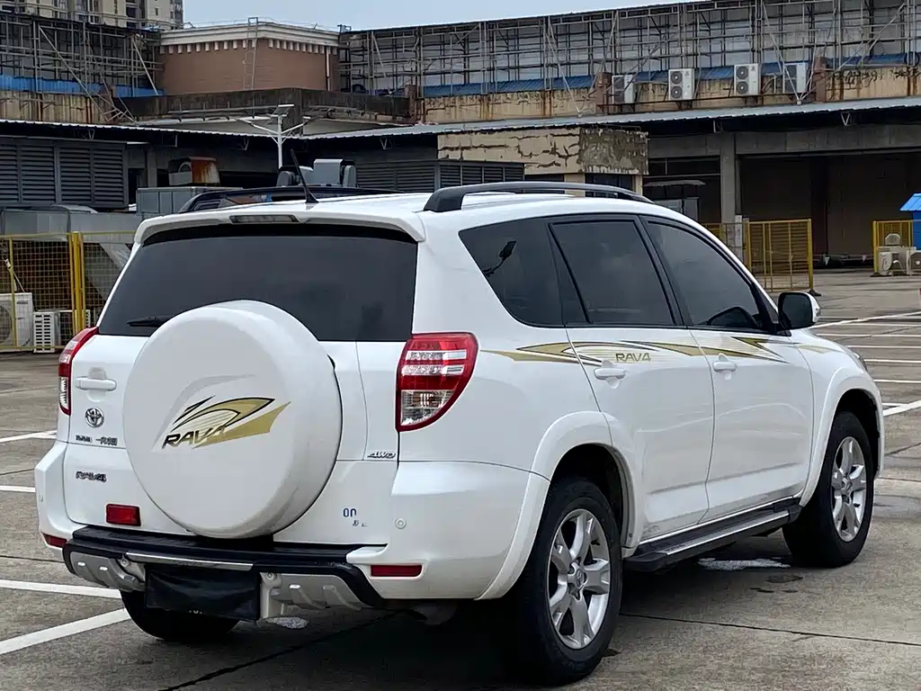 Toyota RAV4 2012 2.4L AT Luxury