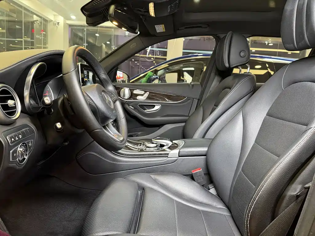 Mercedes-Benz GLC 2017 GLC 260 4MATIC Luxury