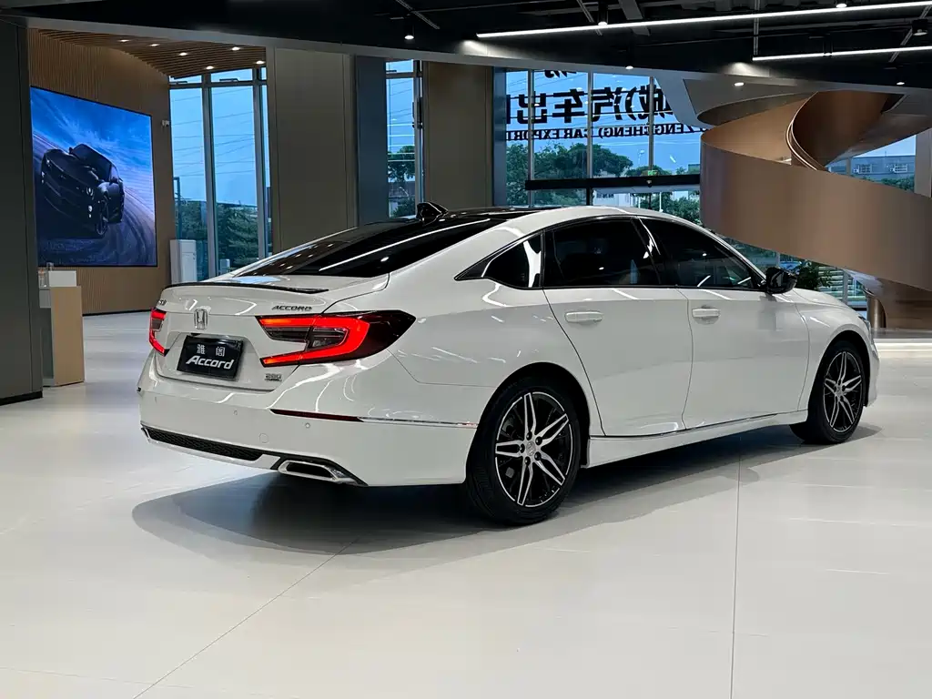 Honda Accord — миниатюра 7