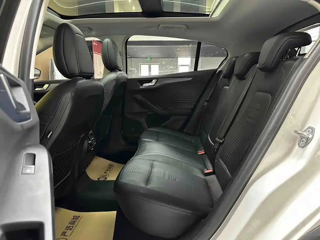 Ford Focus Active — миниатюра 11