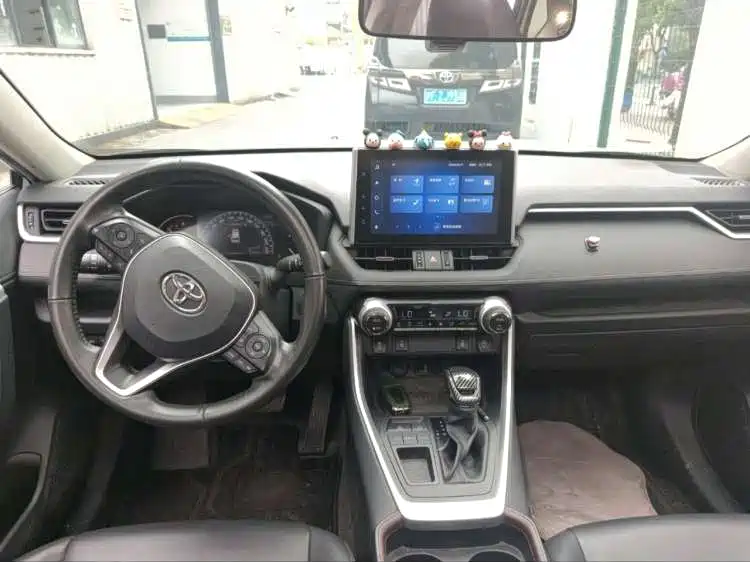 Toyota RAV4 — миниатюра 5