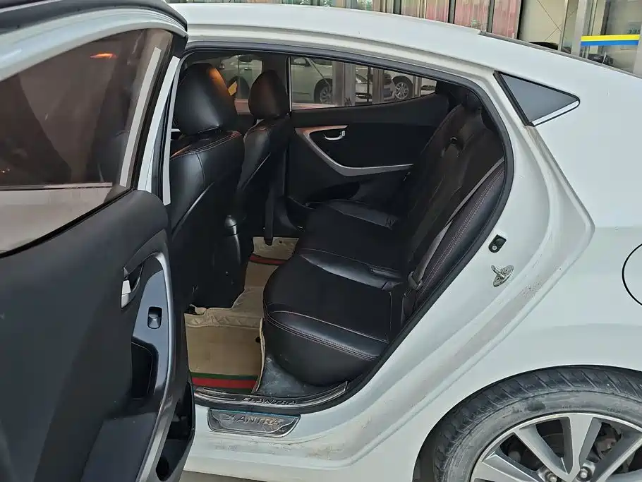Hyundai Elantra Langdong — миниатюра 11