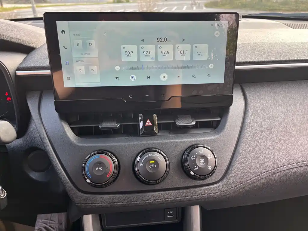 Toyota Corolla Cross — миниатюра 13