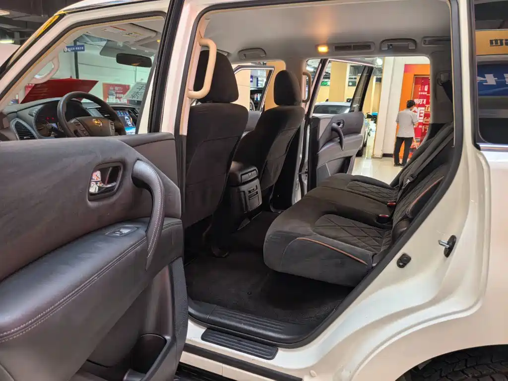 Nissan Patrol — миниатюра 7