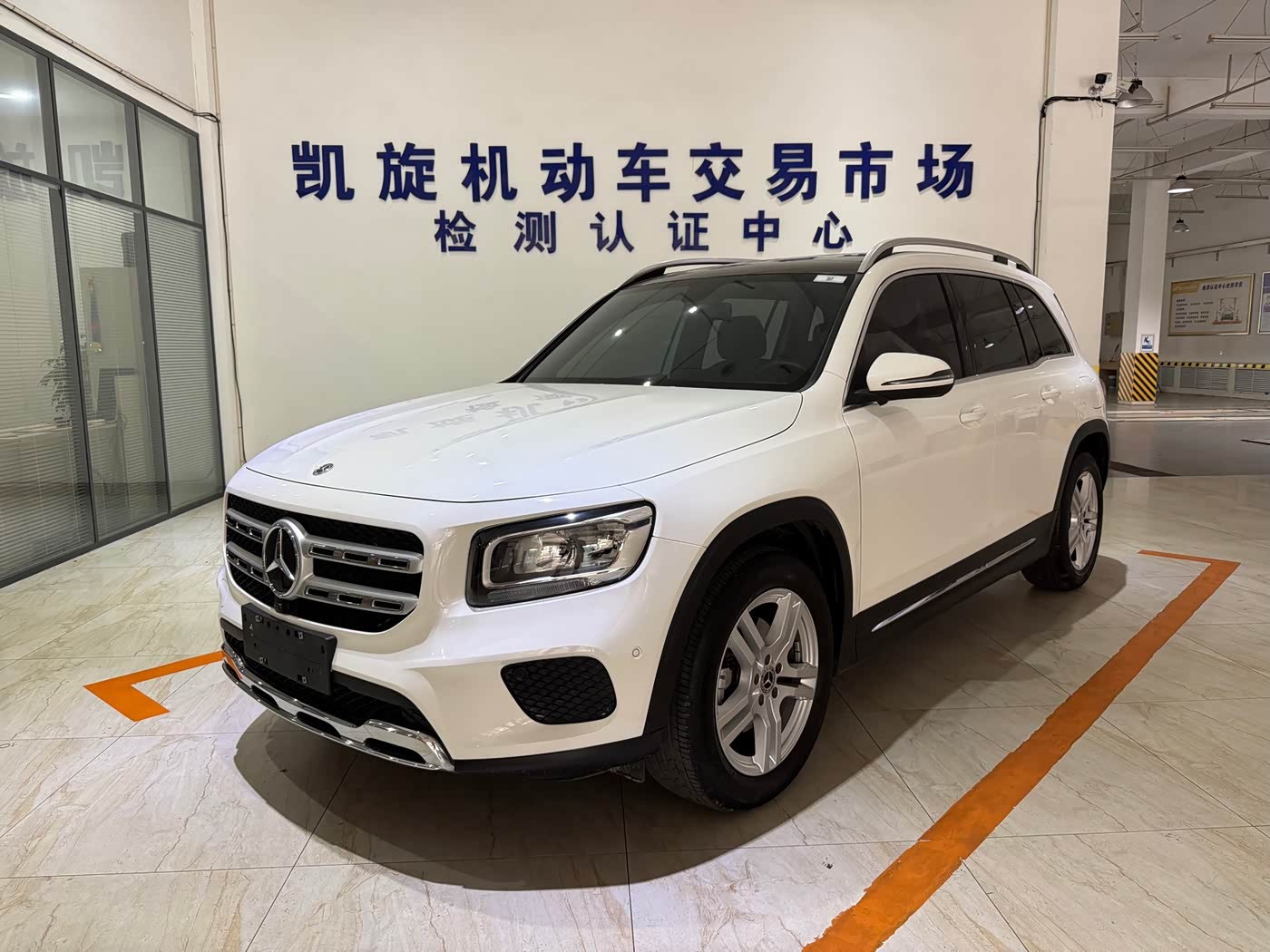 Mercedes-Benz GLB 1.3 л 2022 г. Белый, пробег 24000 км