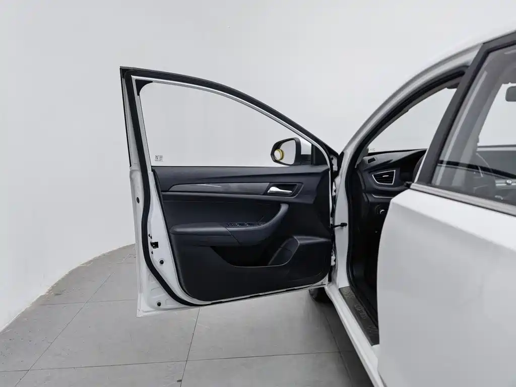 Roewe 360 — миниатюра 8