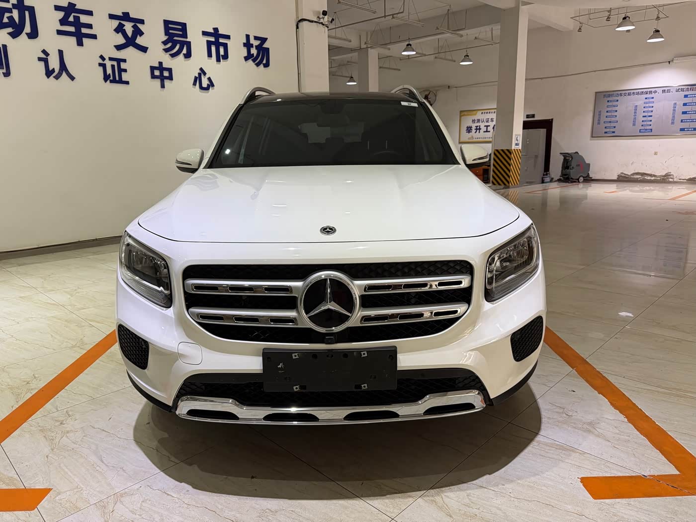Mercedes-Benz GLB 1.3 л 2022 г. Белый, пробег 24000 км