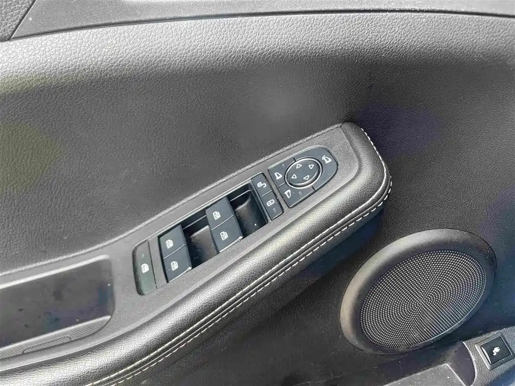 BYD Yuan EV — миниатюра 11