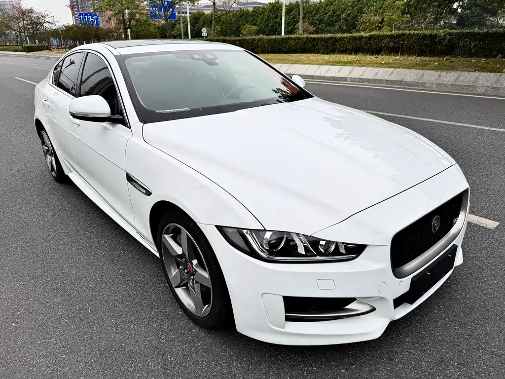 JAGUAR XE