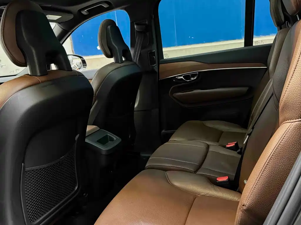 Volvo XC90 — миниатюра 10