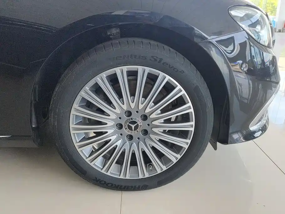 Mercedes-Benz E-Class — миниатюра 6