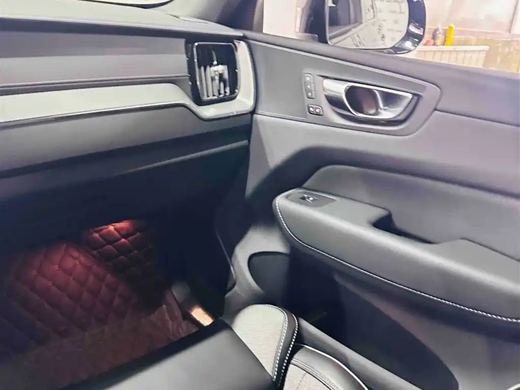 VOLVO XC60 PLUG IN HYBRID