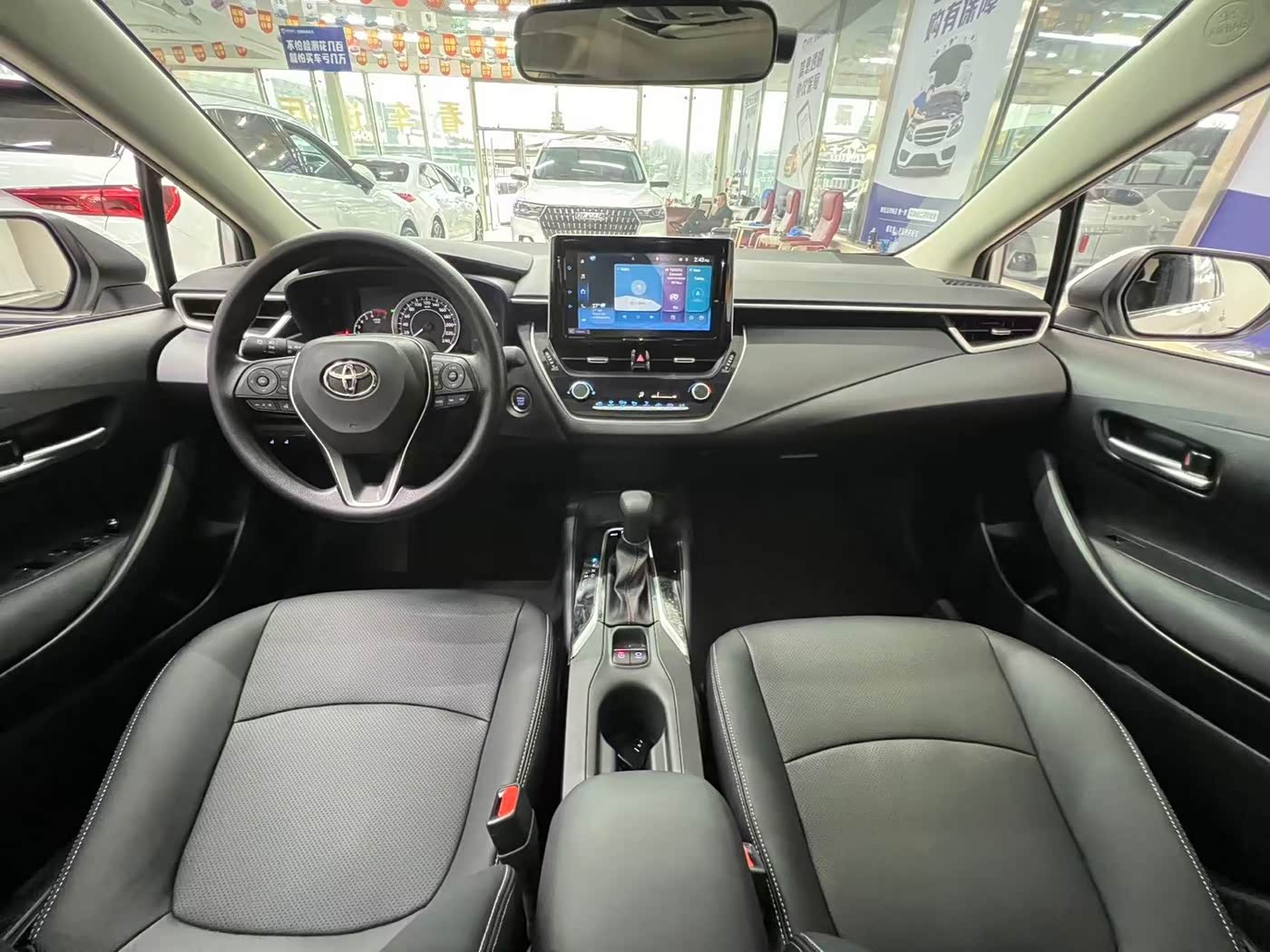 Toyota Corolla 1.2 л 2023 г. Белый, пробег 9200 км
