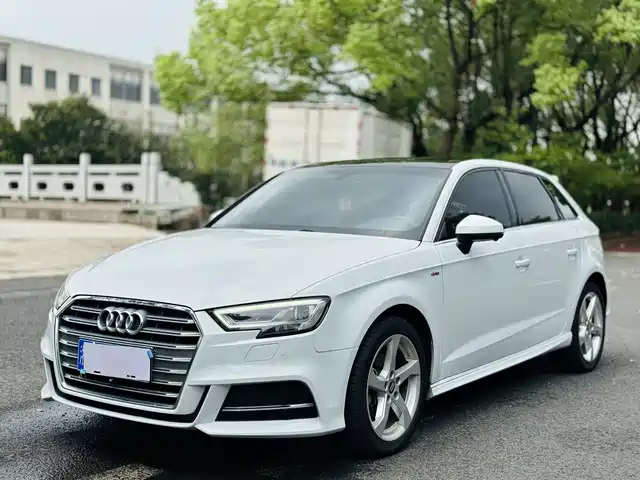 AUDI  A3