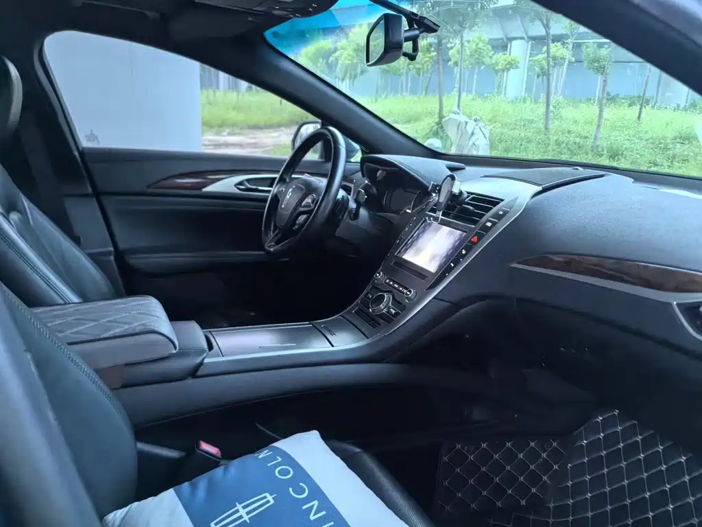 Lincoln MKZ — миниатюра 5