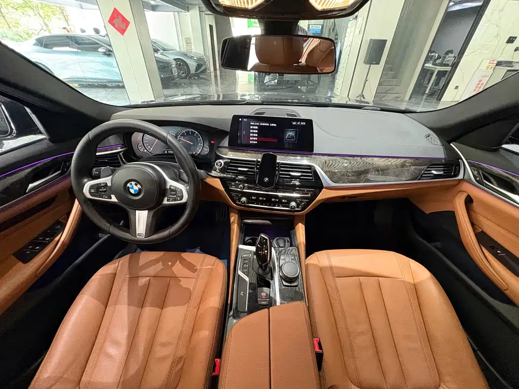 BMW 5 Series — миниатюра 6