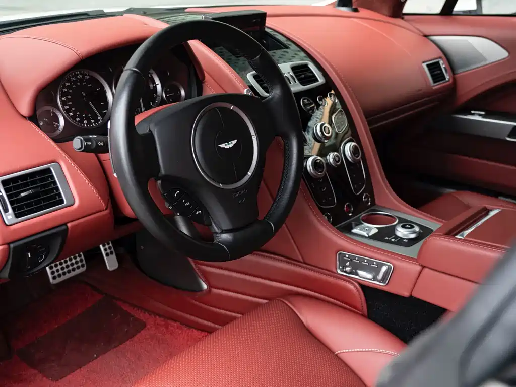 Aston Martin Rapide — миниатюра 7