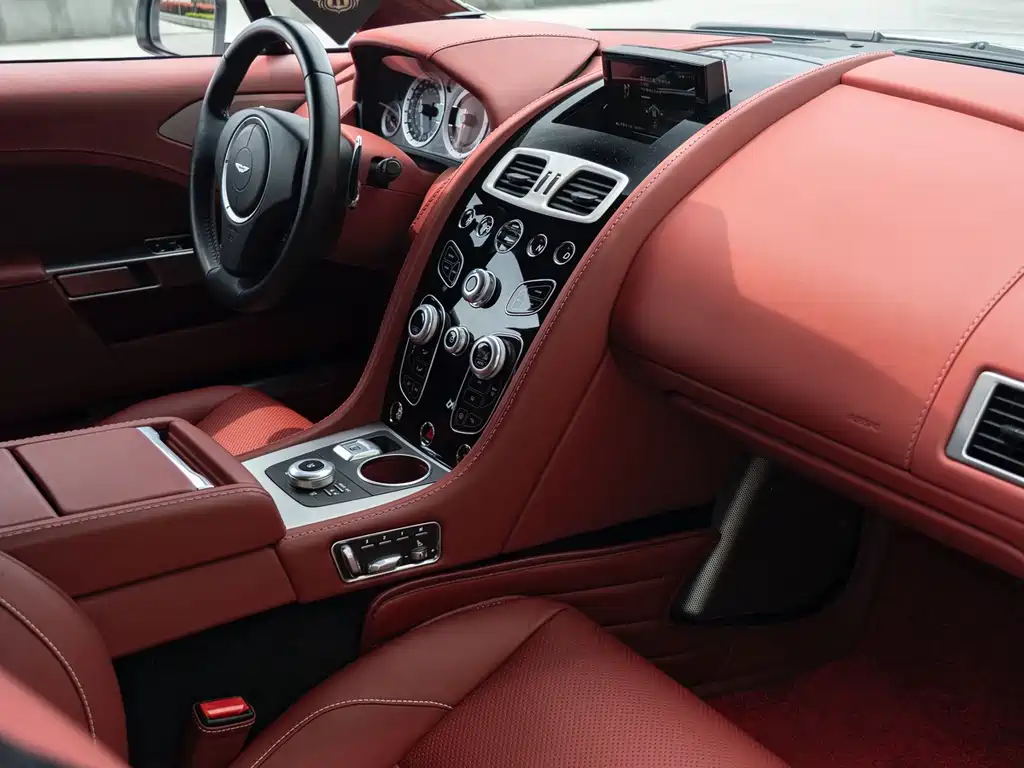 Aston Martin Rapide — миниатюра 24