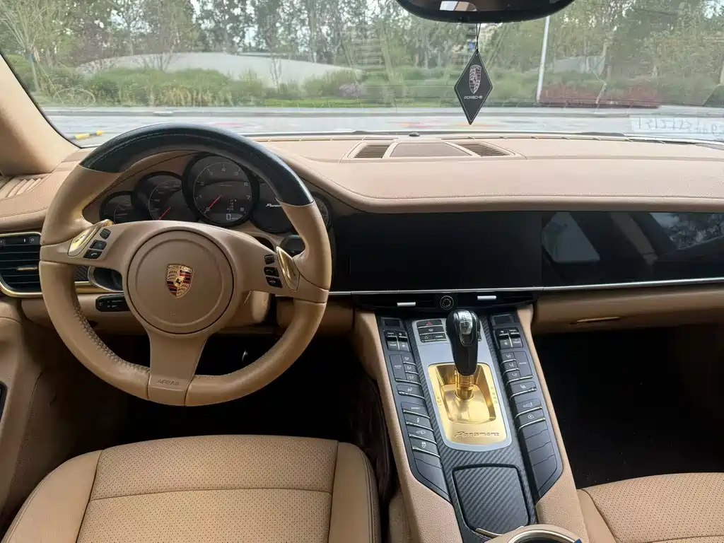 Porsche Panamera 2013 Panamera 4 Platinum Edition 3.6L