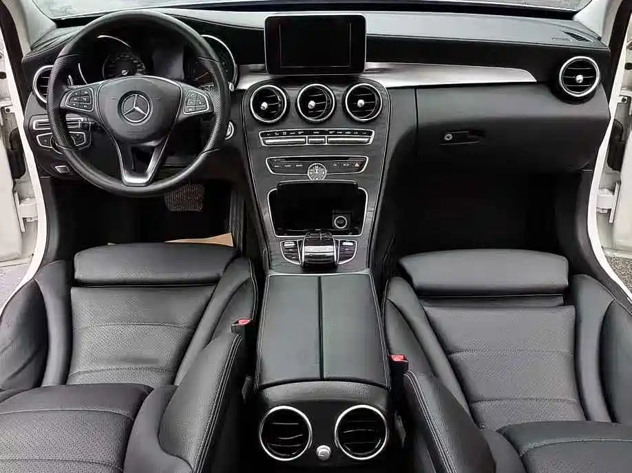 Mercedes-Benz C-Class — миниатюра 13