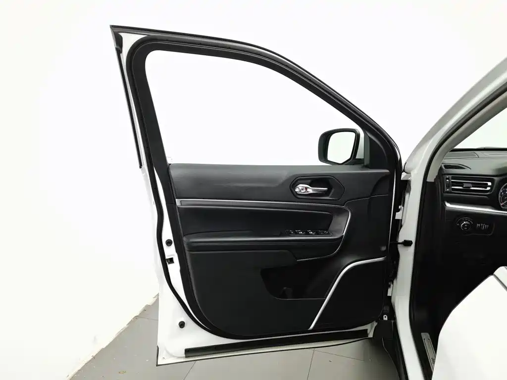 Jeep Grand Commander — миниатюра 8