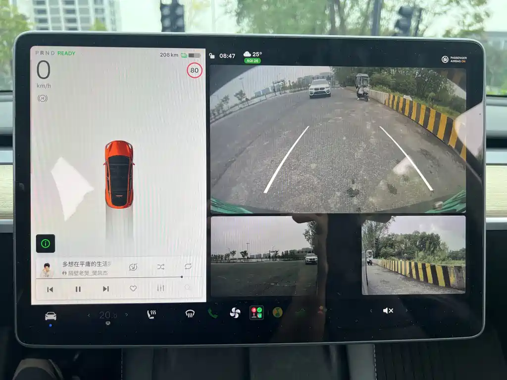 Tesla Model Y — миниатюра 16