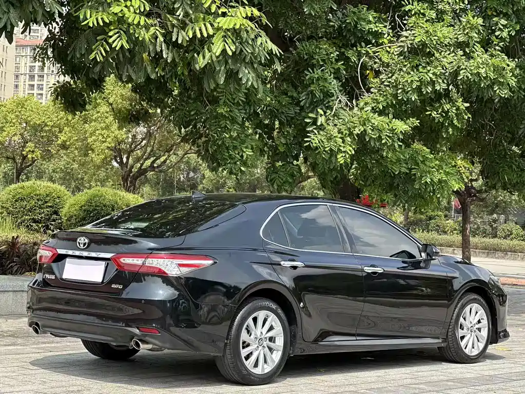 Toyota Camry — миниатюра 9