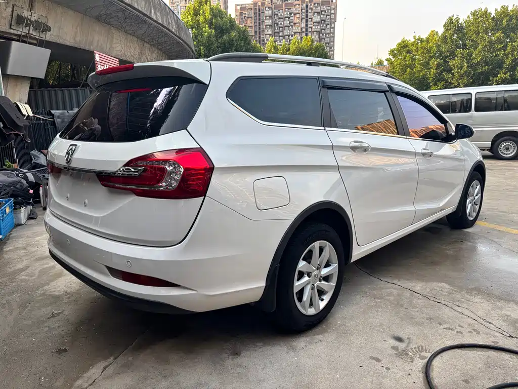 Baojun 310W — миниатюра 4