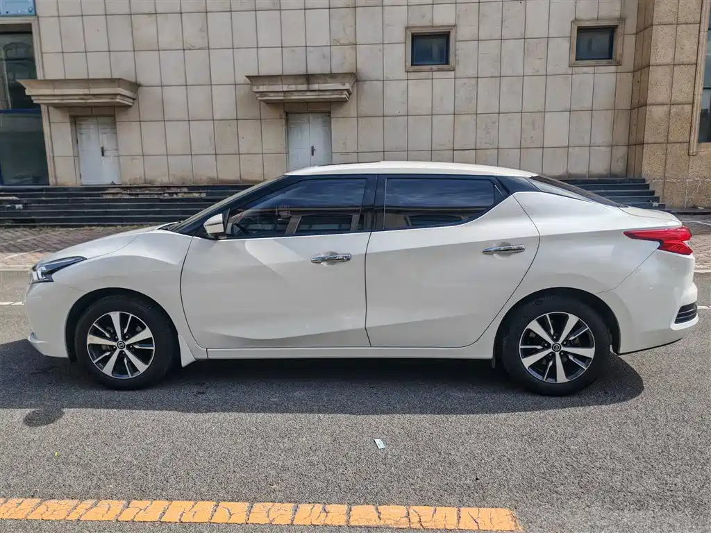 Nissan Bluebird — миниатюра 7