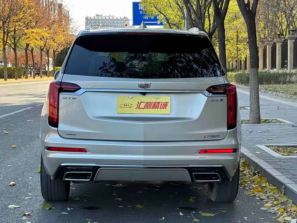 CADILLAC XT6