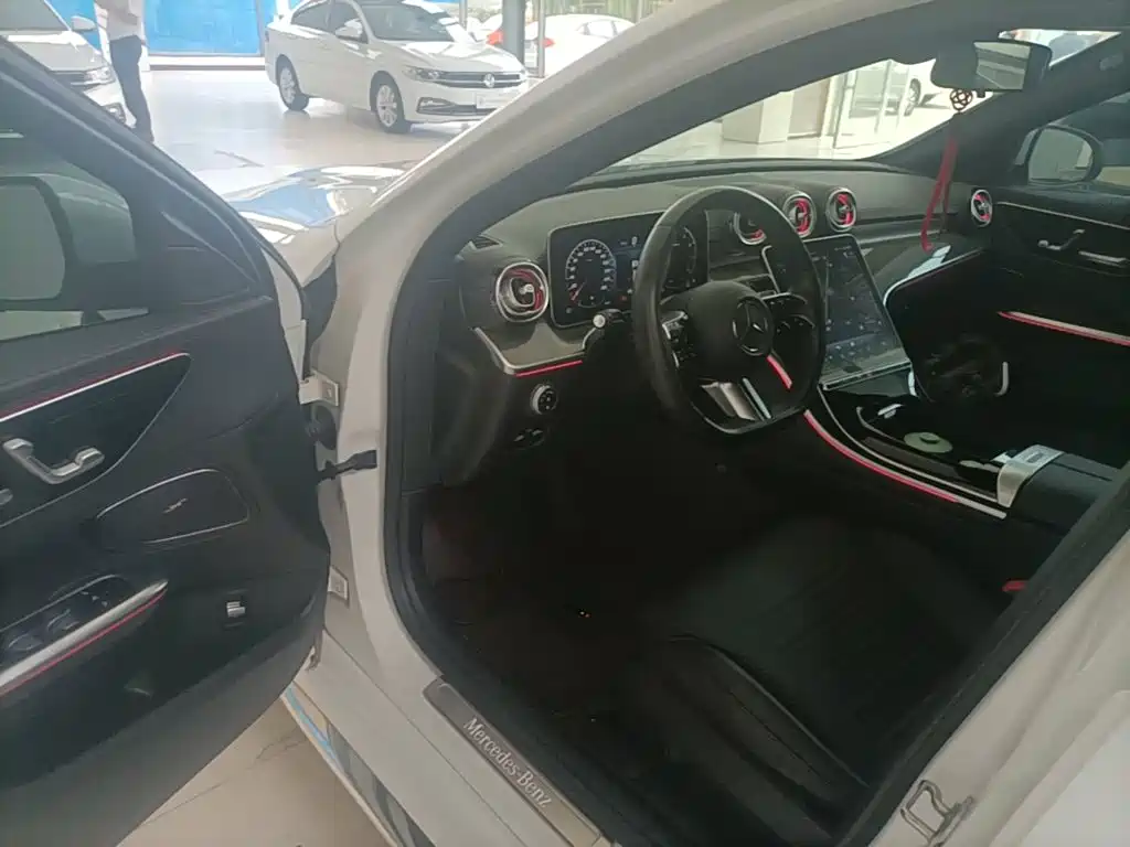 Mercedes-Benz C-Class — миниатюра 16