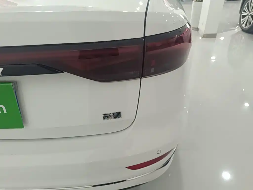 Geely Emgrand — миниатюра 8