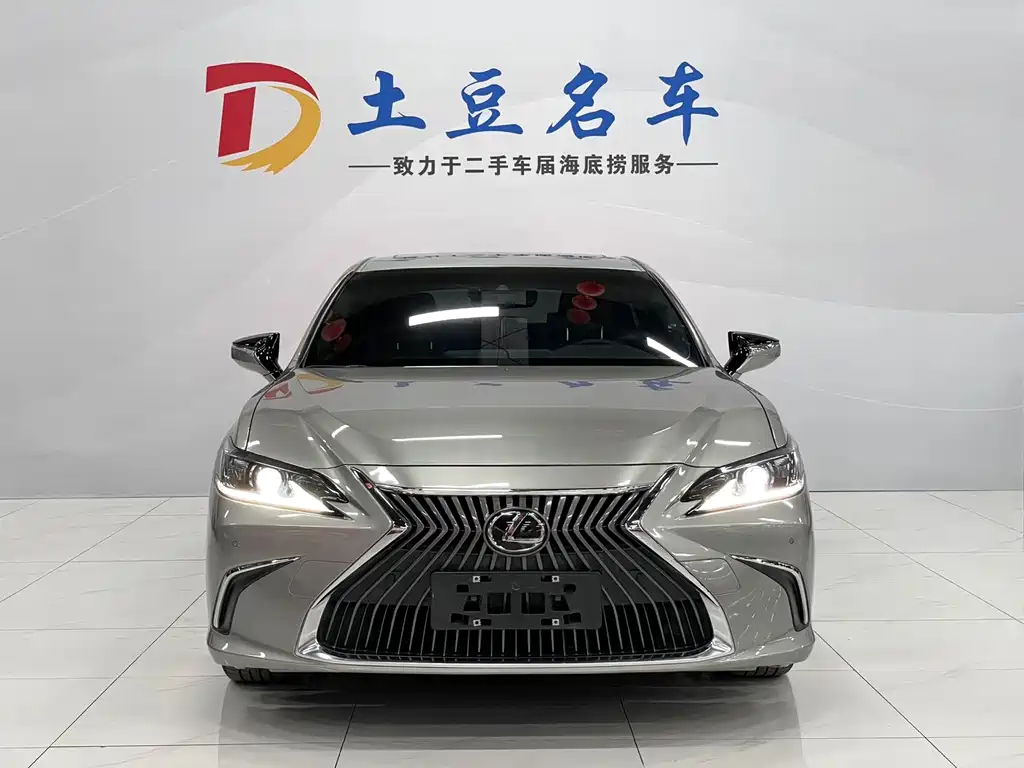 LEXUS  ES