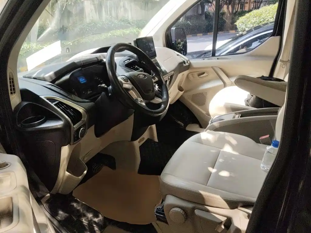 Ford Tourneo — миниатюра 8